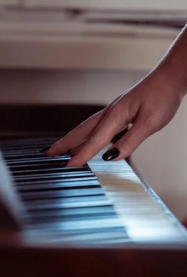 Mamãe disse que lindas que estudam música não vão ficar mal!